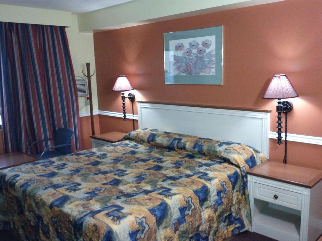 Budget Inn 2000 Hamilton Room photo