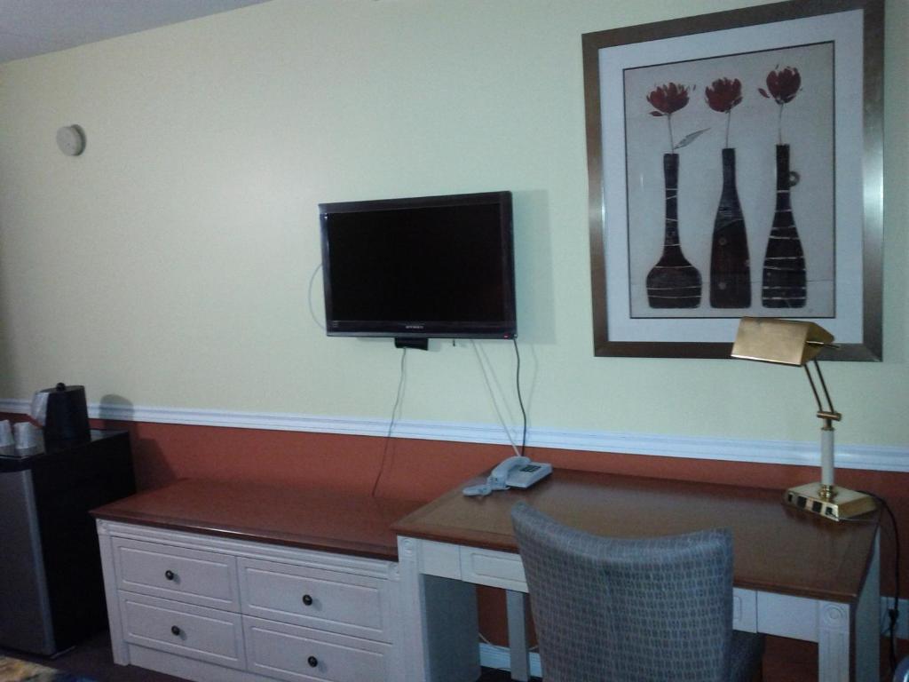 Budget Inn 2000 Hamilton Room photo